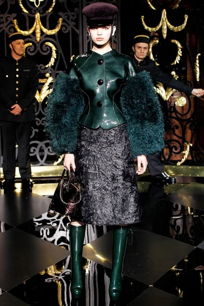 Look 25